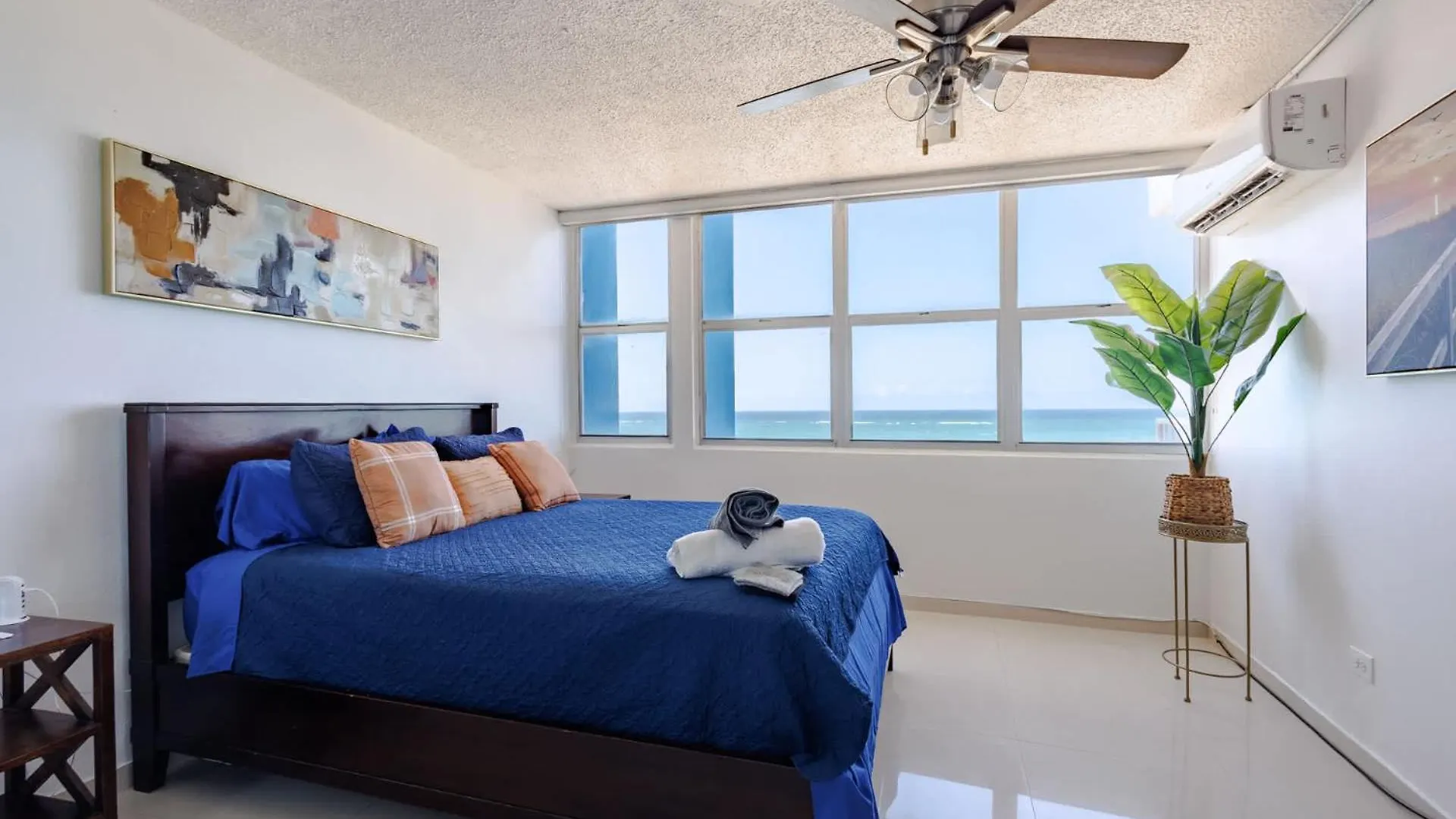 Beachfront Apartment- Near Foxwoods Casino San Juan Apartmán
